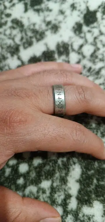 Nuevo Anillo retro con runas vikingas para caballeros y damas photo review